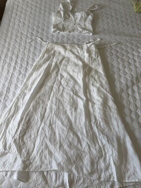 Beautiful OYSHO 100% linen wrap skirt in white